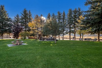 Hotel Exterior 55 of 60