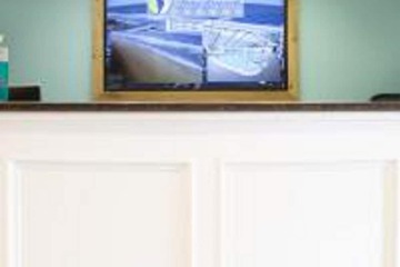 Check-in/check-out kiosk