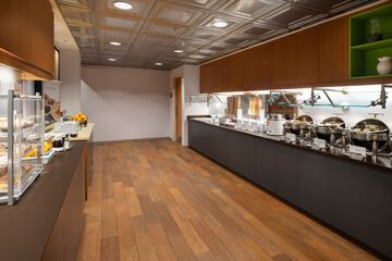 Breakfast/Coffee Service 92 of 100