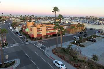 Bay Shores Peninsula Hotel
