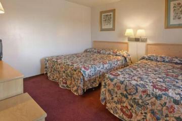 Super 8 by Wyndham Buffalo