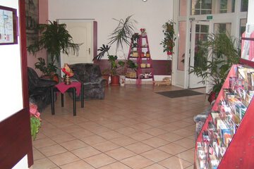 Check-in/check-out kiosk