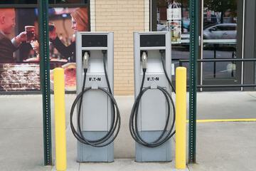 Electric vehicle charging station