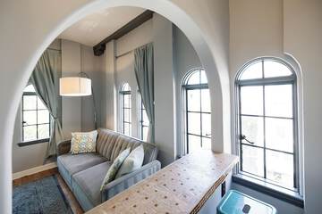 Room 42 of 151