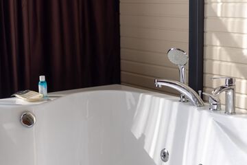 Jetted tub