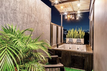 Private spa tub