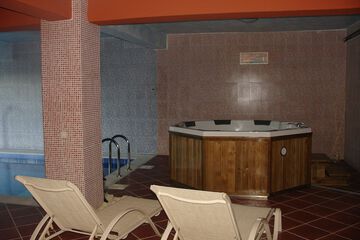 Indoor spa tub