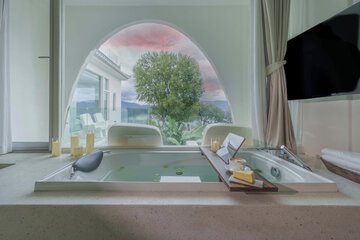 Deep soaking bathtub