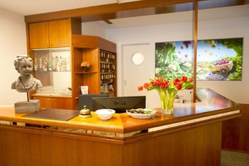 Check-in/check-out kiosk