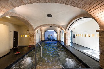 Indoor spa tub