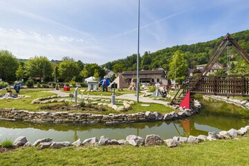 Mini-golf