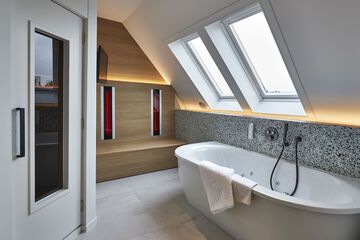 Private spa tub