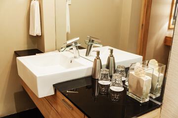 Bathroom sink
