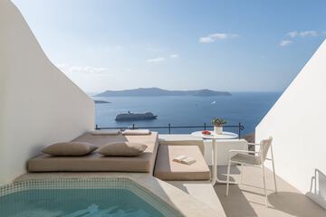 Private spa tub