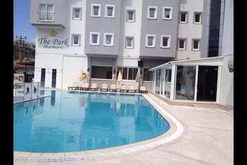Indoor/outdoor pool