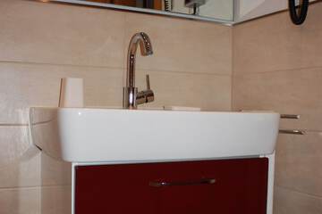 Bathroom sink