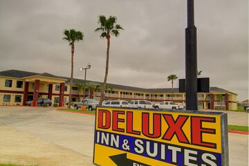 Deluxe Inn & Suites