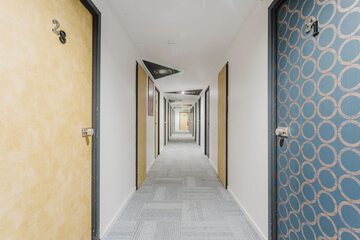 Handrails in hallways