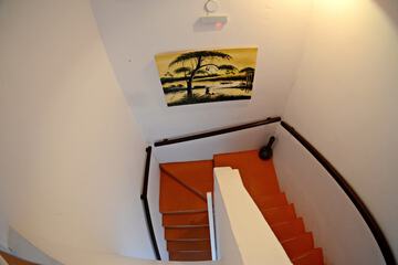 Handrails in stairways