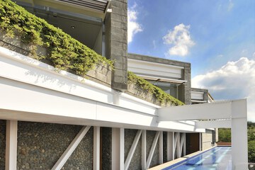 Infinity pool