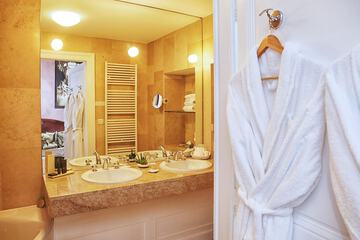 Bathroom amenities