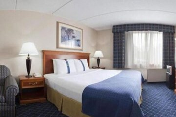 Clarion Hotel & Conference Center 18