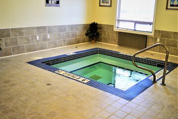 Indoor spa tub