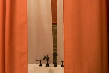 Deep soaking bathtub