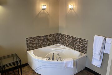 Private spa tub