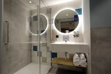 Bathroom shower