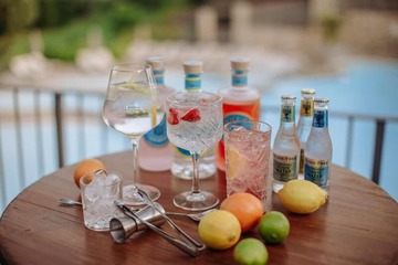 Poolside bar