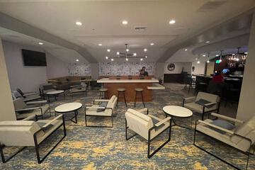 Lobby lounge