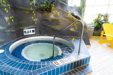 Indoor spa tub