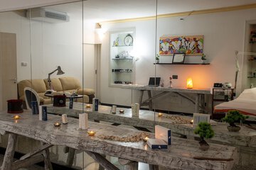 Nail salon