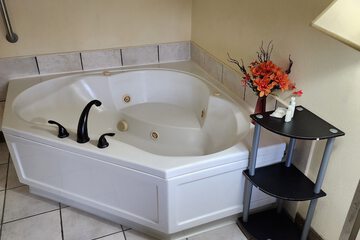 Jetted tub