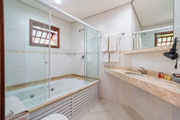 Jetted tub
