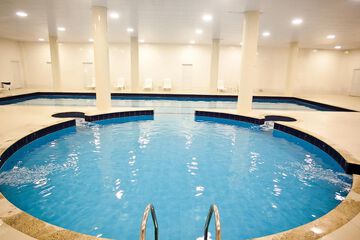 Indoor spa tub