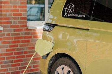 Electric vehicle charging station