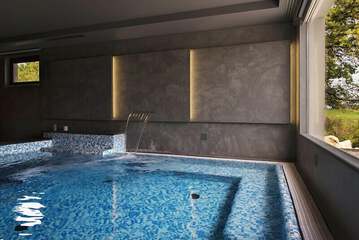 Indoor spa tub