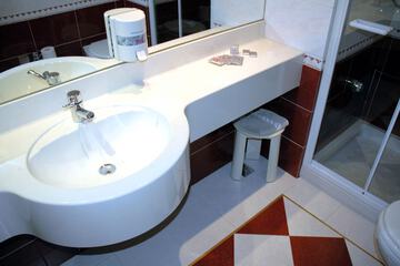 Bathroom sink