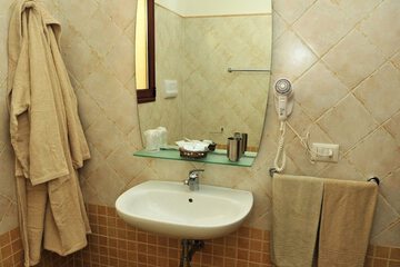 Bathroom sink