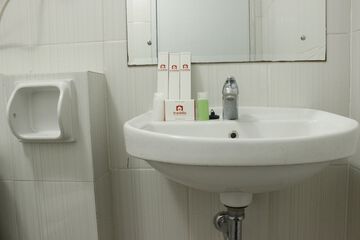 Bathroom sink