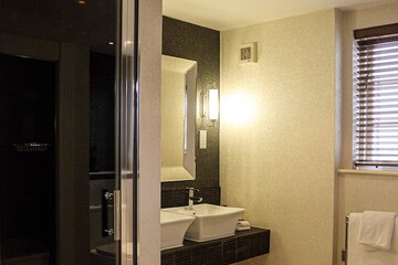 Bathroom sink