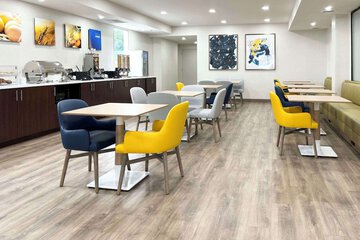 Breakfast/Coffee Service 17 of 26