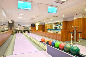 Sports bar