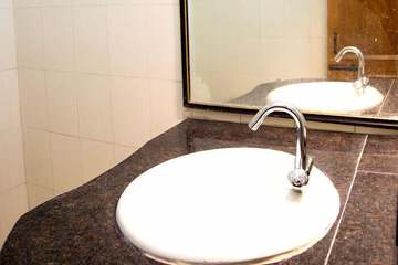 Bathroom sink