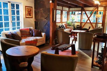 Lobby lounge