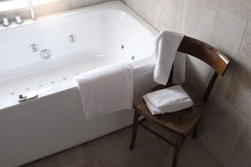 Jetted tub