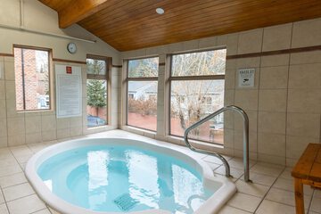 Indoor spa tub