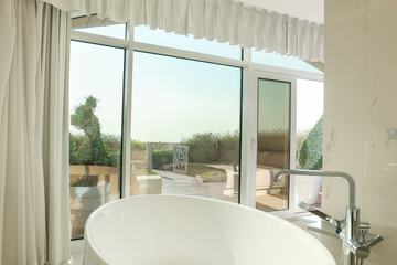 Private spa tub